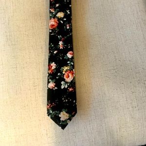 Black floral skinny tie